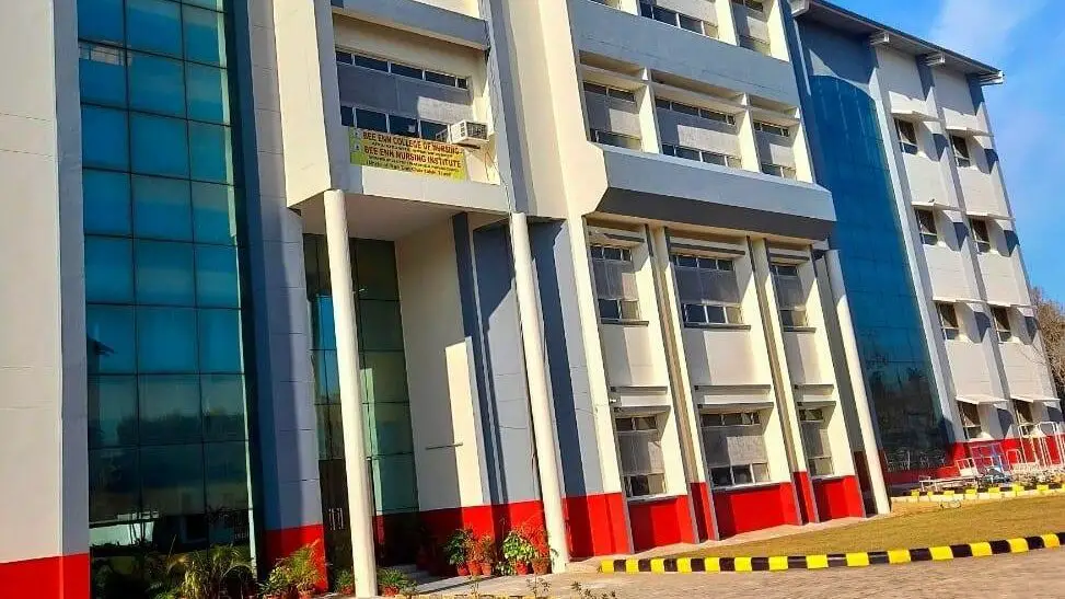 Bee Enn Nursing Institute main building image.